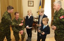 Фото 14: Мер Львова нагородив канадського підполковника Кріса К. Рівза Орденом св. Юрія