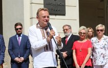 Фото 2: Львову урочисто вручили Почесний прапор Призу Європи