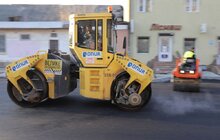 Фото 5: Реконструкція вул. Б. Хмельницького: на відрізку від вул. Механічної до вул. Олійної стелять нижній шар асфальту