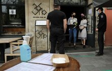 Фото 12: Моніторингові групи перевіряють суб'єкти господарювання та міський транспорт на дотримання карантинних заходів
