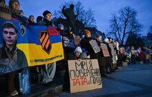 Фото 18: У Львові рідні військових, що у полоні, організували щемливі акції