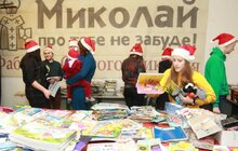 Фото 1: Мер Львова відвідав Фабрику Святого Миколая і залишив подарунки дітям