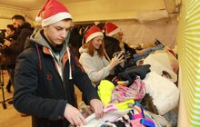 Фото 2: Мер Львова відвідав Фабрику Святого Миколая і залишив подарунки дітям