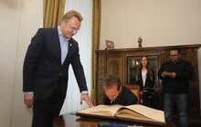 Фото 4: Мер Львова зустрівся з відомим мотиваційним спікером і тренером Ніком Вуйчичем
