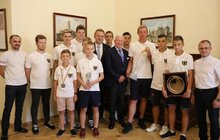 Фото 2: Мер Львова нагородив преміями юних чемпіонів світу з футбольного клубу «КОПА»