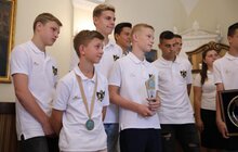 Фото 3: Мер Львова нагородив преміями юних чемпіонів світу з футбольного клубу «КОПА»