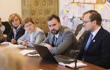 Фото 4: Міська комісія ТЕБ та НС вирішила закрити усі торгові мережі, окрім аптек та продуктових магазинів, — А. Садовий