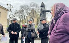 Фото 3: На букіністичному ярмарку муніципали проводять щоденні перевірки товару (відео)