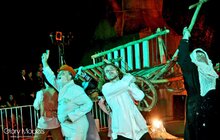 Фото 2: Відкриття фестивалю «Золотий лев» вуличною виставою «Вишневий сад» за п'єсою А. П. Чехова