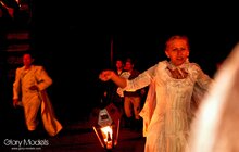 Фото 4: Відкриття фестивалю «Золотий лев» вуличною виставою «Вишневий сад» за п'єсою А. П. Чехова