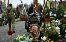 Фото 5: Сьогодні Митрополит Епіфаній вшанував пам’ять полеглих бійців на Личаківському цвинтарі