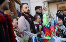 Фото 24: Напередодні Різдва у Львові встановили Різдвяного Дідуха
