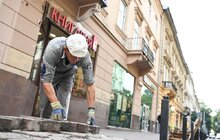 Фото 5: У Львові облаштують доступність до 100 різних закладів та установ: проєкт стартував з вул. Січових Стрільців (відео)