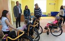 Фото 15: Місто придбало спеціалізований автобус для перевезення дітей з особливими потребами центру «Джерело»