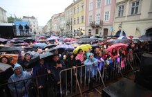 Фото 1: Мер Львова подякував Оксані Мусі за концерт до Дня міста