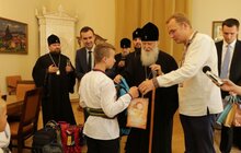 Фото 6: Святійший Патріарх Київський і всієї Руси-України Філарет вручив подарунки дітям з ДБСТ