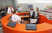 Фото 3: На площі Ринок відкрили оновлений туристично-інформаційний центр