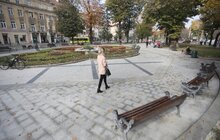 Фото 5: Місто ремонтує хідники та площу на пр. Свободи