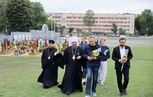 Фото 9: Митрополит Епіфаній у Львові молитвою та покладанням квітів вшанував пам’ять Героїв