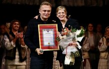 Фото 2: Мер Львова нагородив відому диригентку Кері-Лінн Вілсон, яка підтримує Україну