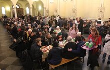 Фото 14: Для потребуючих у Львові організували святковий різдвяний обід