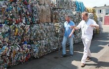 Фото 1: Львівська фірма «Львіввторресурс» переробляє пластик та за власні кошти встановила контейнери для збору пластику в будинках ОСББ