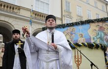 Фото 14: У Львові на пл. Ринок освятили воду, тож львів'яни упродовж дня можуть прийти і набрати її