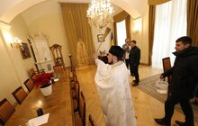 Фото 32: У Львові на пл. Ринок освятили воду, тож львів'яни упродовж дня можуть прийти і набрати її