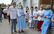 Фото 4: Сьогодні у Львові святкують День музики і День медика: на стіні лікарні швидкої медичної допомоги з виступом октету відкрили символічний мурал