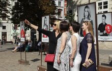 Фото 8: На пл Ринок відкрили фотовиставку до Всесвітнього дня боротьби з торгівлею людьми