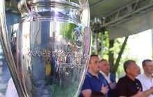 Фото 17: У сквері «На Валах» виставили футбольні трофеї Ліги чемпіонів УЄФА