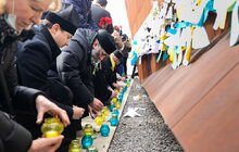 Фото 28: Сотні паперових ангеликів розмістили на Меморіалі Небесної Сотні у Львові