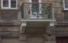 Фото 14: На вул. Курбаса, 8 розпочали реставрувати балкон
