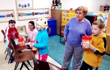 Фото 2: Вихованцям центру «Джерело» Миколай передав солодкі подарунки