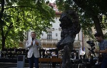 Фото 12: На площі Маланюка урочисто відкрили скульптуру Франца Ксавера Моцарта