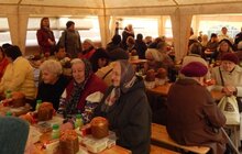 Фото 3: У Львові понад 250 потребуючих спільно розділили радість Великодня
