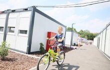 Фото 7: Рафал Дуткевич та Владика Борис Ґудзяк відвідали модульне містечко на Сихові