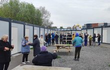 Фото 6: Мешканці модульного містечка у Львові сплели 30 маскувальних сіток для воїнів ЗСУ