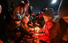 Фото 3: Вифлеємський вогонь миру передали рідним полеглих захисників України