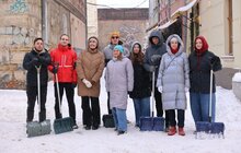 Фото 6: В обідню перерву працівники мерії долучилися до прибирання снігу у Львові (відео)
