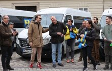 Фото 4: Шведи передали ще 7 автомобілів швидкої допомоги для українських військових медиків