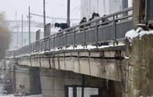 Фото 4: Рух мостом на вул. Кульпарківській обмежили для великогабаритних авто, громадський транспорт їхатиме лівими смугами (відео)