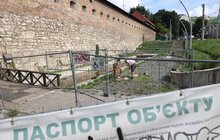 Фото 14: Між оборонним муром Бернардинів і вул. Винниченка відновлюють ремонтні роботи (відео)