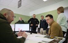 Фото 4: Міністр оборони Швеції відвідав у Львові центр рекрутингу української армії