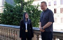 Фото 1: Мер Львова нагородив наймолодшу чемпіонку Європи з шахів Анастасію Гнатишин