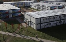 Фото 9: Турбота і краса: для мешканців модульного містечка на Сихові діє безкоштовна перукарня (відео)