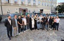 Фото 6: Львівська співачка Ірина Федишин купила ще 20 авто для ЗСУ за кошти зі своїх концертів Європою