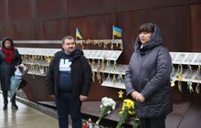 Фото 2: Ангели пам'яті: школярі принесли на Меморіал Героїв Небесної Сотні саморобних ангеликів (відео)