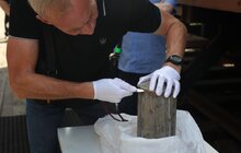 Фото 1: У Львові під час демонтажу колишнього Пагорба Слави знайшли «капсулу часу»: що там було (відео)