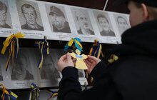 Фото 10: Ангели пам'яті: школярі принесли на Меморіал Героїв Небесної Сотні саморобних ангеликів (відео)